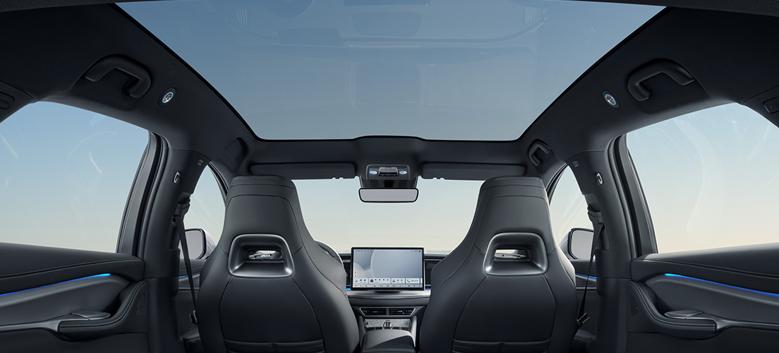 Panorāmas jumts ar elektrisko saules aizsargu